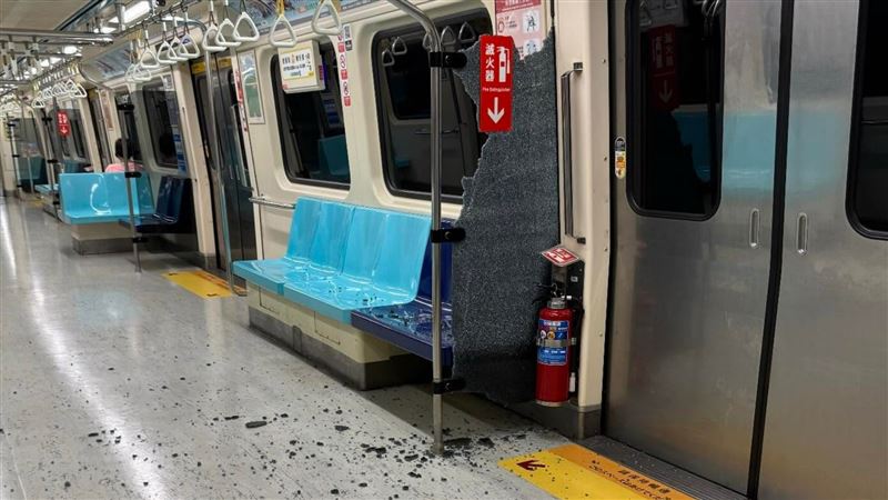 台灣新聞通訊社-快訊／北捷板南線車廂內玻璃突爆裂　原因捷運局釐清中