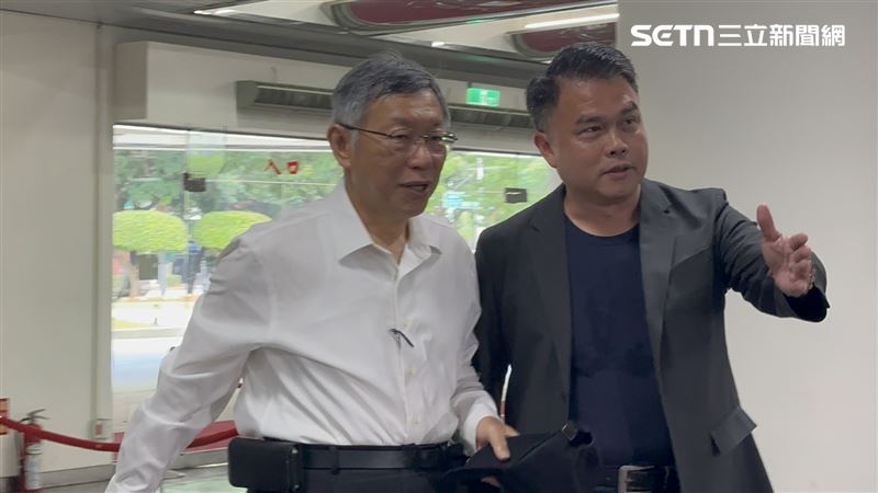 台灣新聞通訊社-當新黨黨主席面挖角侯漢廷加入民眾黨！柯文哲：多上政論節目對戰王義川
