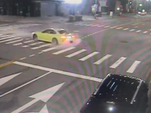 台灣新聞通訊社-BMW半夜「甩尾燒胎」噴白煙　囂張台中男罰3萬6000、扣牌6月再吃官司