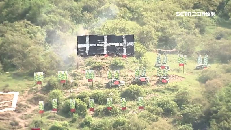 台灣新聞通訊社-參加聯勇三軍聯合操演！天兵幹走「7發子彈」拍照留念…長官被抓包