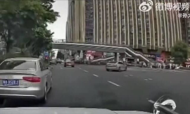 台灣新聞通訊社-中國成都鬧區開車蓄意衝撞多人倒地  警方通報1死11傷