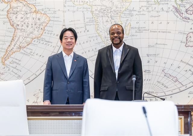 台灣新聞通訊社-法新社：賴清德已搭上史瓦帝尼「國王專機」離境　全程保持低調
