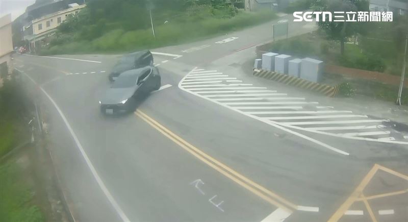台灣新聞通訊社-苗栗20歲男酒駕出事了！路口直衝「下一站田中」…酒側超標0.1遭法辦