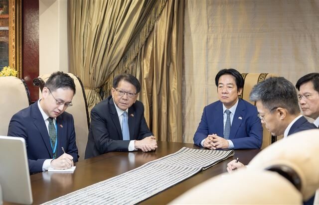 台灣新聞通訊社-出訪史瓦帝尼不忘國安！賴清德與國安團隊視訊會議　聽取最新安全簡報