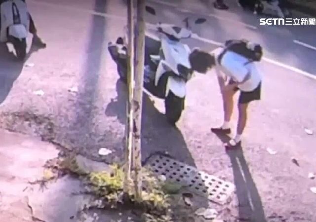 台灣新聞通訊社-女大生撞死人冷眼看車損！男網友稱女警「自催油門才被輾」　網氣炸開轟