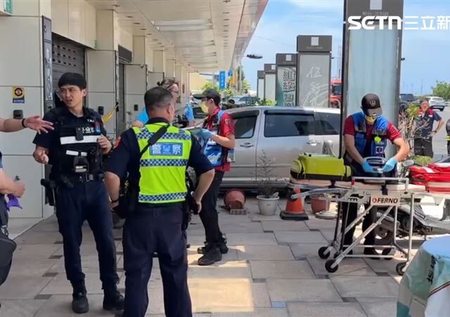 台灣新聞通訊社-台南83歲翁縱火燒屋！持斧頭砍傷3人、劫走救護車…警移送地檢建請聲押