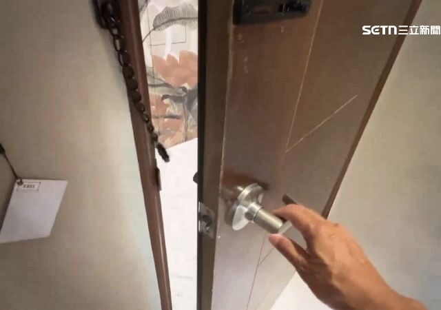台灣新聞通訊社-半夜回旅館驚覺「房門被打開」！她嚇壞不敢睡　過程監視器全拍下