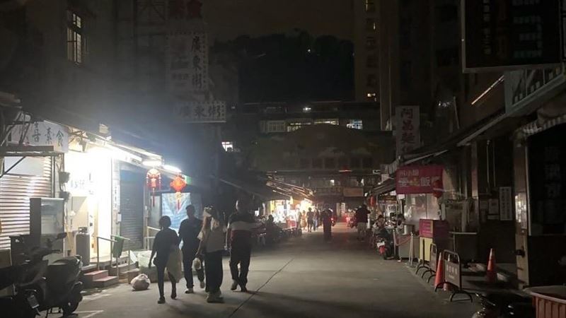 台灣新聞通訊社-台北景美1105戶突停電！饋線分岐線路跳脫　台電搶修調查中
