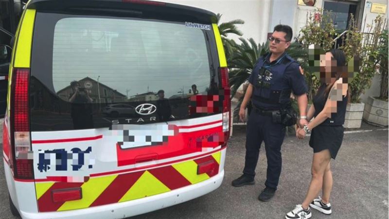 台灣新聞通訊社-台南翁劫開走救護車…這幕1年前高雄也演過　她動機超瞎：我要去救人