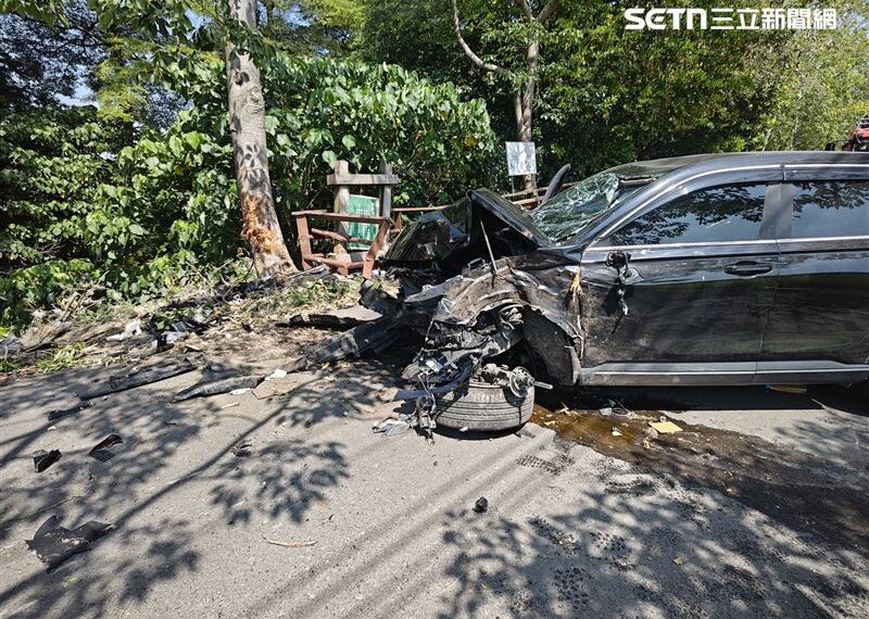 台灣新聞通訊社-魂斷木棉花道!彰化男開車衝路樹撞爛車頭…「額頭破大洞」送醫不治