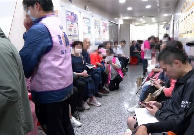 台灣新聞通訊社-臨櫃報稅開跑！國稅局爆人潮 3招密技免排隊