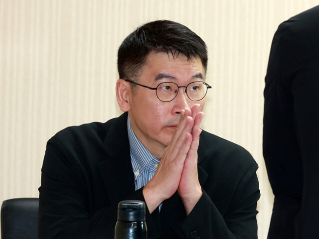 台灣新聞通訊社-梁文傑鳳梨釋迦說 是否會重演林智堅「一屍多命」結局？2.2萬網友投票一面倒