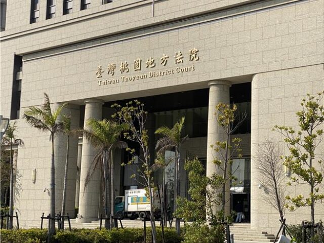 台灣新聞通訊社-誆女同學「妳不雅片外流」幫處理 男大生誘騙逾20女拍裸片重判