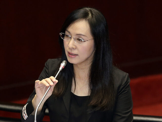 台灣新聞通訊社-遭梁文傑扯後腿？他驚見：陳瑩臉書被灌爆  不輸賴瑞隆