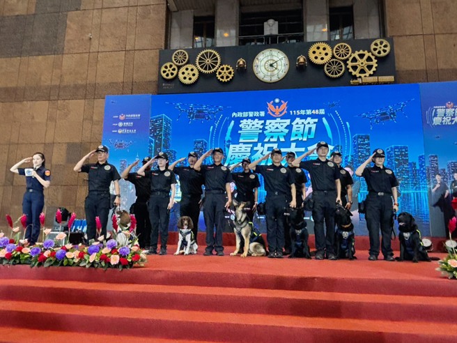 台灣新聞通訊社-慶祝警察節!保三警犬也換新裝 超狂戰功引總統賴清德關注