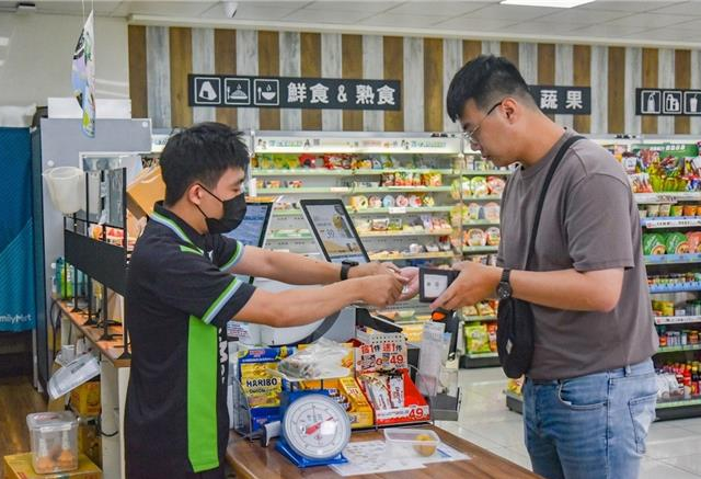 台灣新聞通訊社-廢電池3C堆滿家？嘉市攜手全家超商回收 回饋加碼還能抽大獎
