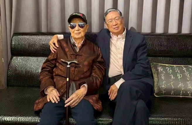 台灣新聞通訊社-馬西屏曝將軍父剛過百歲生日送醫 隔壁住尹衍樑：知其病因但不能說