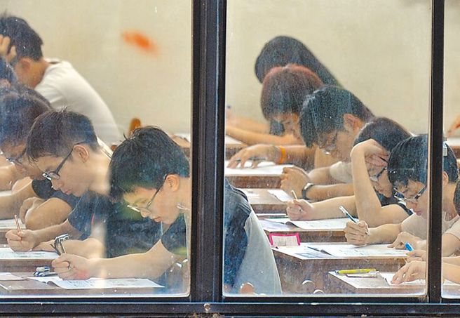 台灣新聞通訊社-大學申請入學放榜！6／4、6／5網路登記志願序 逾期視同放棄