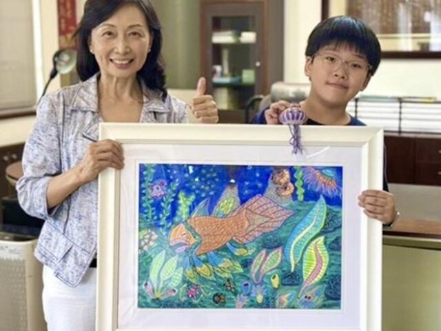 台灣新聞通訊社-迎戰3種疾病！自閉症童畫出超美繪本 獲頒總統教育獎