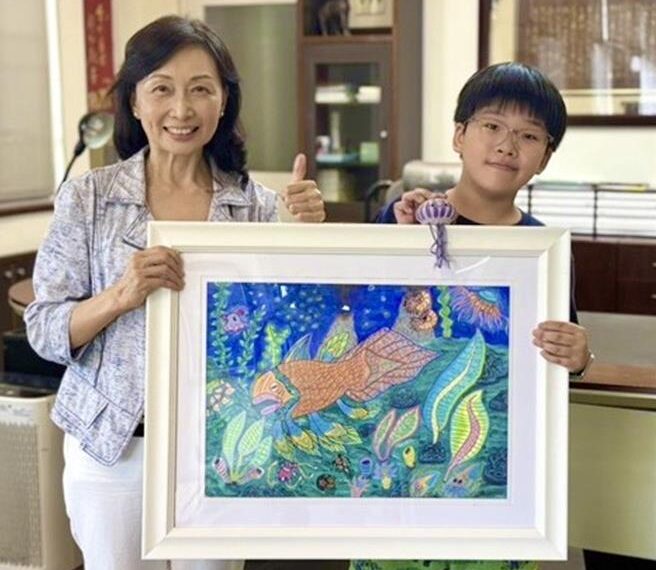 台灣新聞通訊社-迎戰3種疾病!自閉症童畫出超美繪本 獲頒總統教育獎