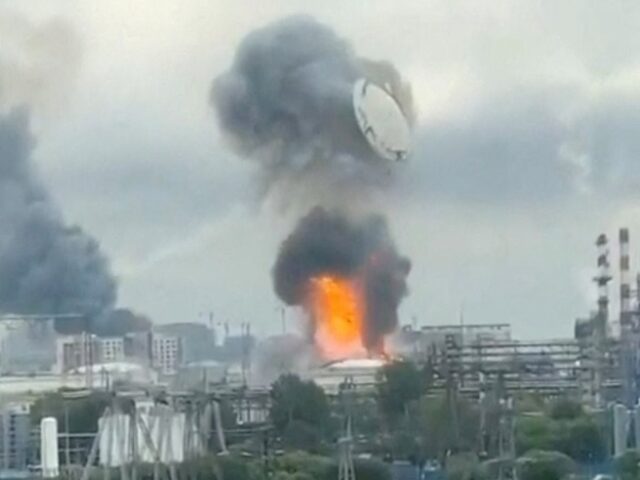 台灣新聞通訊社-影》不是烏無人機？俄煉油廠大爆炸如UFO 紐時：自己人炸的