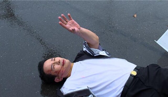 台灣新聞通訊社-王耿豪遭貨車撞飛生死未卜！為逼真吐血「濃縮血漿灌鼻」