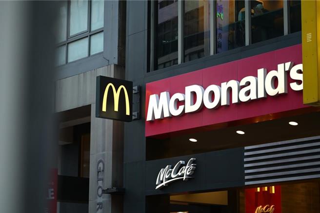 台灣新聞通訊社-麥當勞驚見老鼠亂竄！店員「徒手打趴」影片瘋傳 官方回應了