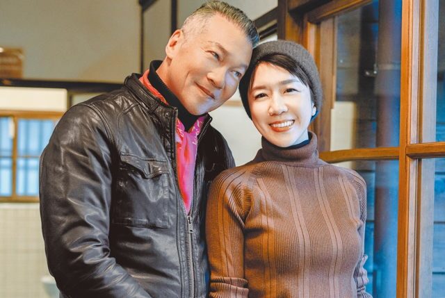 台灣新聞通訊社-67歲黃仲崑突曬「初戀女友照」 釣出19年妻霸氣回應