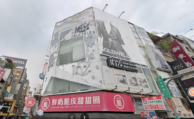台灣新聞通訊社-店面被女房東整碗端去 原團隊新店「倆倆脆」這一幕2萬人讚:大快人心