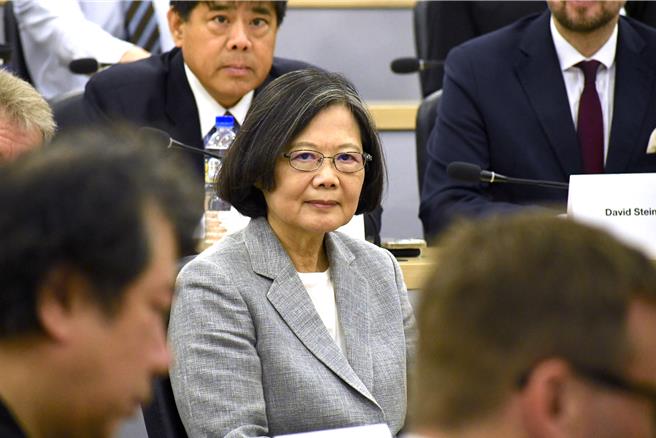 台灣新聞通訊社-從作家到總統！蔡英文引楊双子「感言」緬懷哈維爾