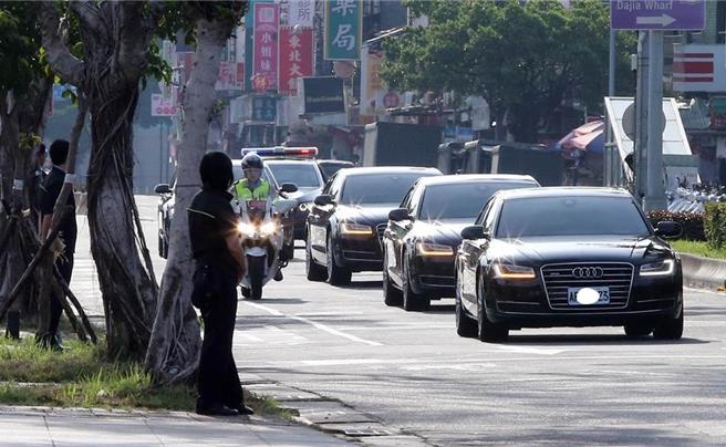 台灣新聞通訊社-總統座車輪胎一顆竟51萬！國安局喊冤：石化原物料真的太貴了