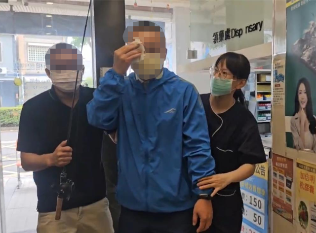 台灣新聞通訊社-驚悚！魚咬餌反彈「魚鉤刺入眼」卡死 釣客扛整支釣竿就醫