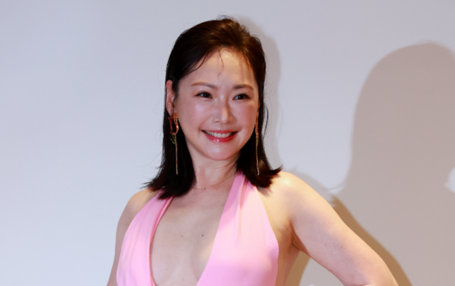 台灣新聞通訊社-王俐人「疑沒穿bra」 外出!上衣微濕貼合胸形 她大方回應