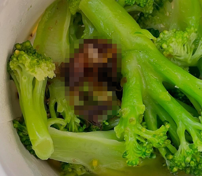 台灣新聞通訊社-噁!餐點驚見大強、芒果藏活蟲 食安處:最高重罰2億