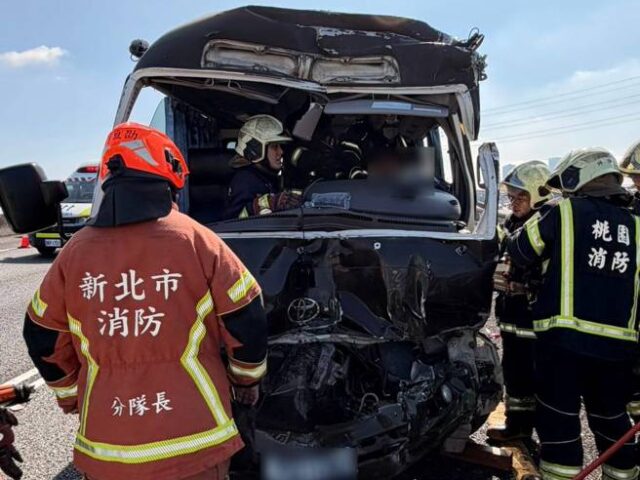 台灣新聞通訊社-國1連環撞11傷原因曝！軍巴未保持安全距離撞客運  女駕駛斷指