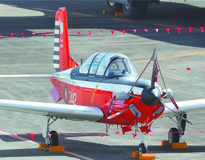台灣新聞通訊社-T-34教練機改造已無能為力… 彈射座椅、黑盒子將納新初教機必要條件