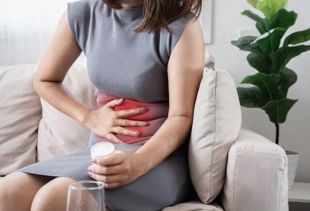 台灣新聞通訊社-省錢省出癌症 女腹痛就醫 醫嘆：大腸癌4期了
