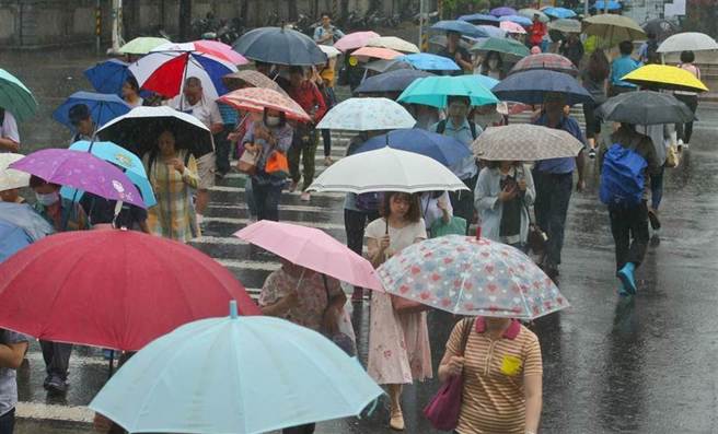 台灣新聞通訊社-梅雨這次真要來了！氣象署：明起開炸3天 休息1天再「連炸7天」