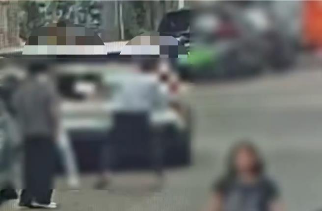 台灣新聞通訊社-北市行車糾紛持辣椒水噴父子 雙方3人掛彩全送辦