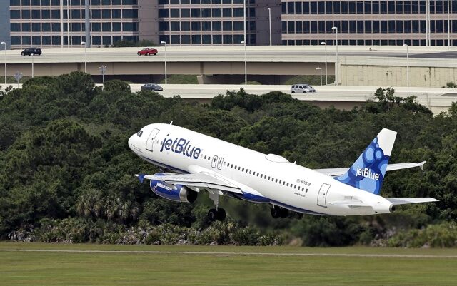 台灣新聞通訊社-美客機降落驚傳無人機撞擊 機師急報：撞到駕駛艙上方