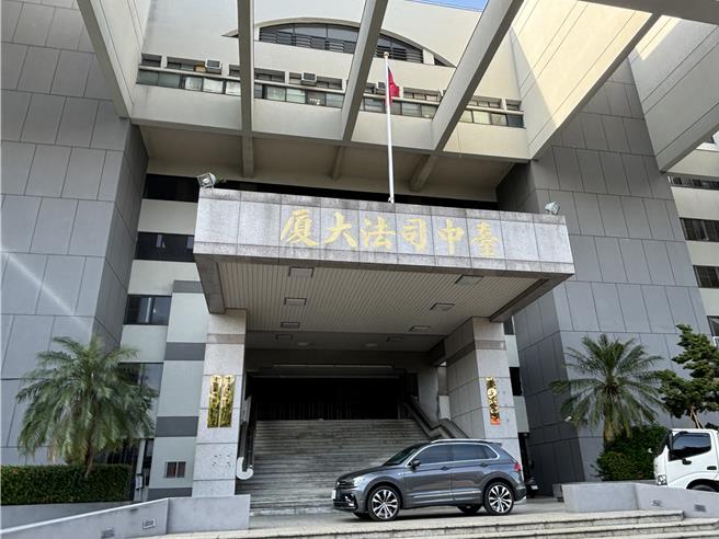 台灣新聞通訊社-補習班接駁車驚魂!男童遭司機遺忘車內8分鐘 確診PTSD求償