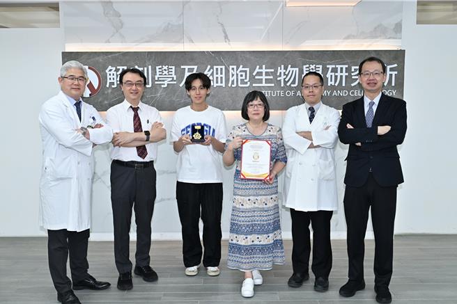 台灣新聞通訊社-牙周病患者好消息 去細胞化臍帶組織 榮陽動物試驗成功