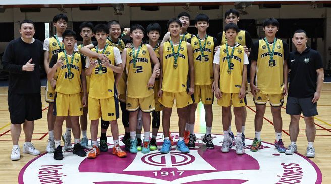 台灣新聞通訊社-U19籃球聯盟》挺過亂流 Mamba Select奪U15特優冠軍