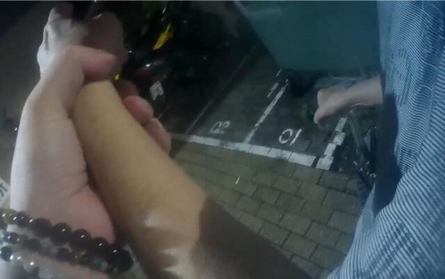台灣新聞通訊社-暴雨外出滑倒重摔！獨居翁腿無力120m走15分鐘 只求回家結局暖笑了
