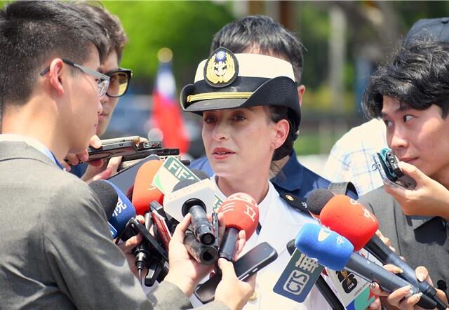 台灣新聞通訊社-三軍八院校聯合畢業典禮！瓜國正妹留學生超吸睛 西點歸國成焦點