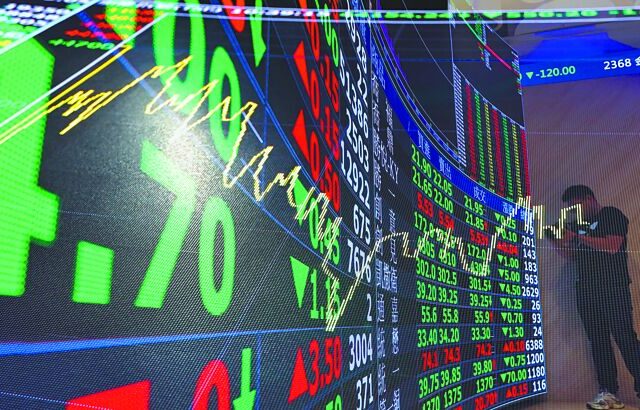 台灣新聞通訊社-三大法人22日賣超前十大！面板下重手 中信金調節獨垂淚