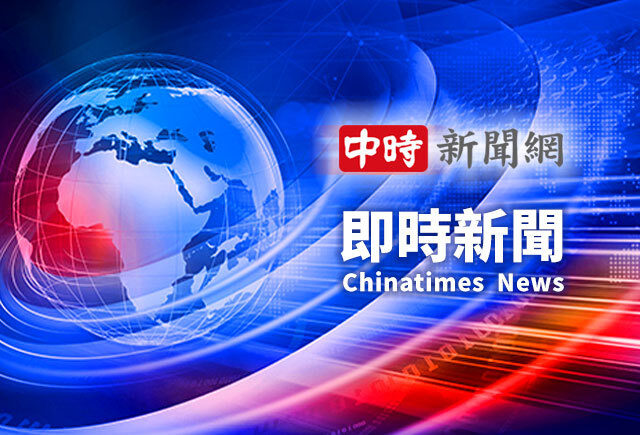 台灣新聞通訊社-板橋公車轉彎撞輾行人！婦人捲車底命危  目擊者嚇：頭在輪下