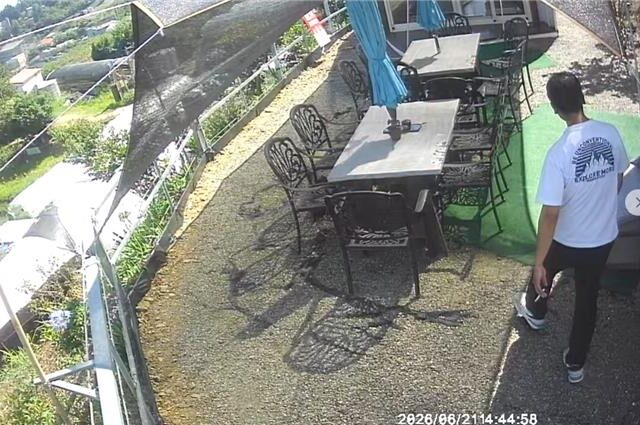 台灣新聞通訊社-監視器拍到翻牆、持扳手進營區？清境露營區爆糾紛 房客房東互控