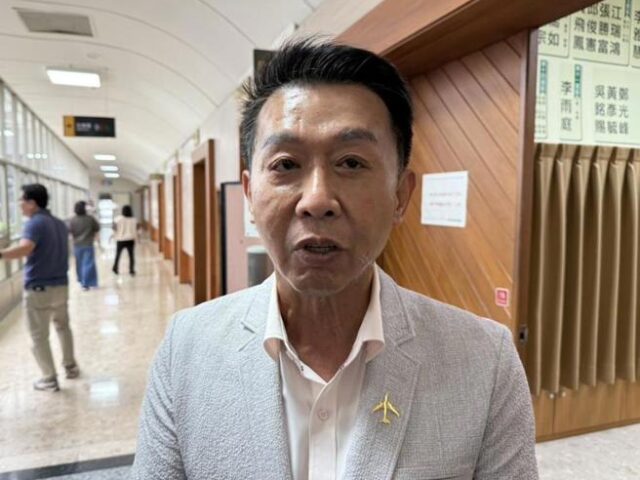 台灣新聞通訊社-青年服勤再掀爭議 許智傑呼籲多宣導避免恐慌