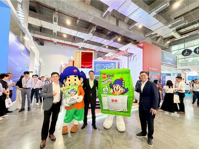 台灣新聞通訊社-笑瘋！科技圈重要精神象徵 乖乖現身COMPUTEX爆紅